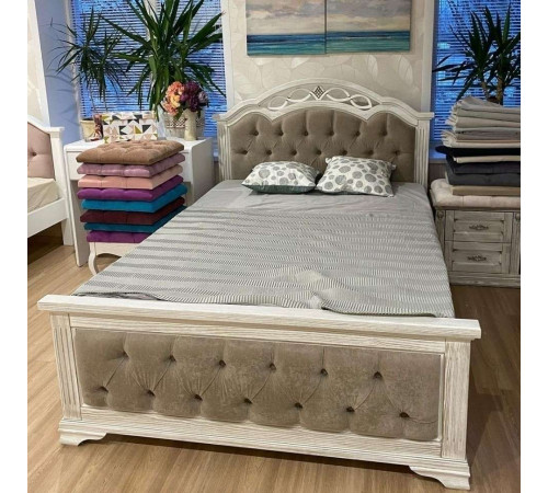 Двуспальная кровать Венеция MUR-101-01 с каретной стяжкой Двуспальная кровать Венеция MUR-101-01 с каретной стяжкой